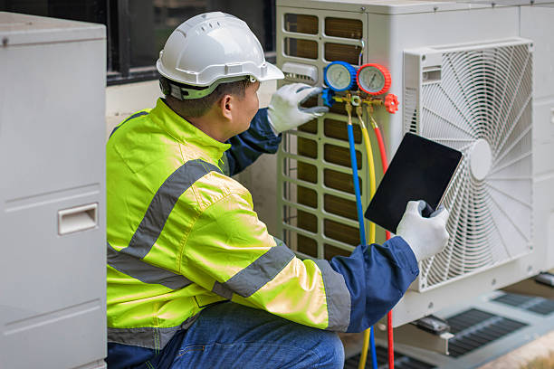Professional Hvac technician working in Mechanicsburg, OH